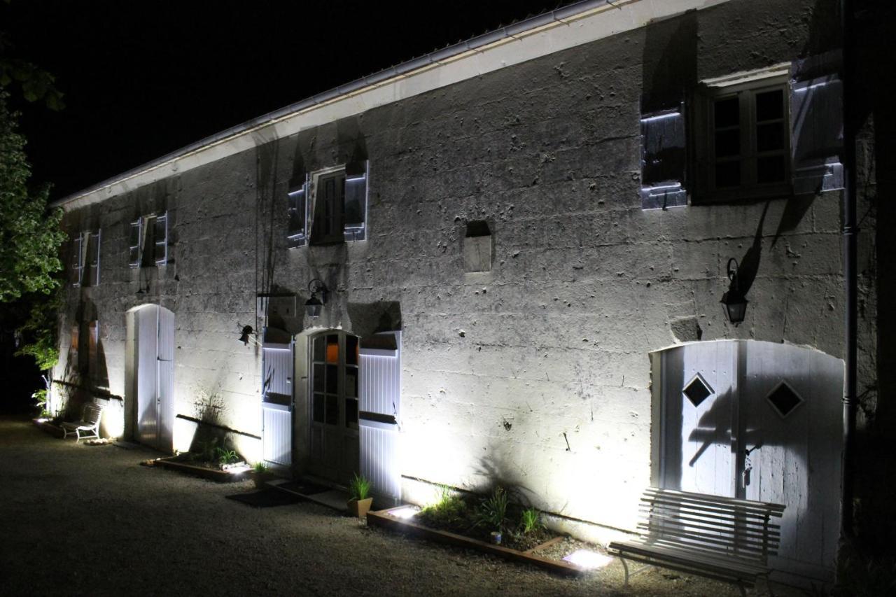 Chambres D'Hotes - Les Bujours Saint-Georges-des-Coteaux Exterior photo