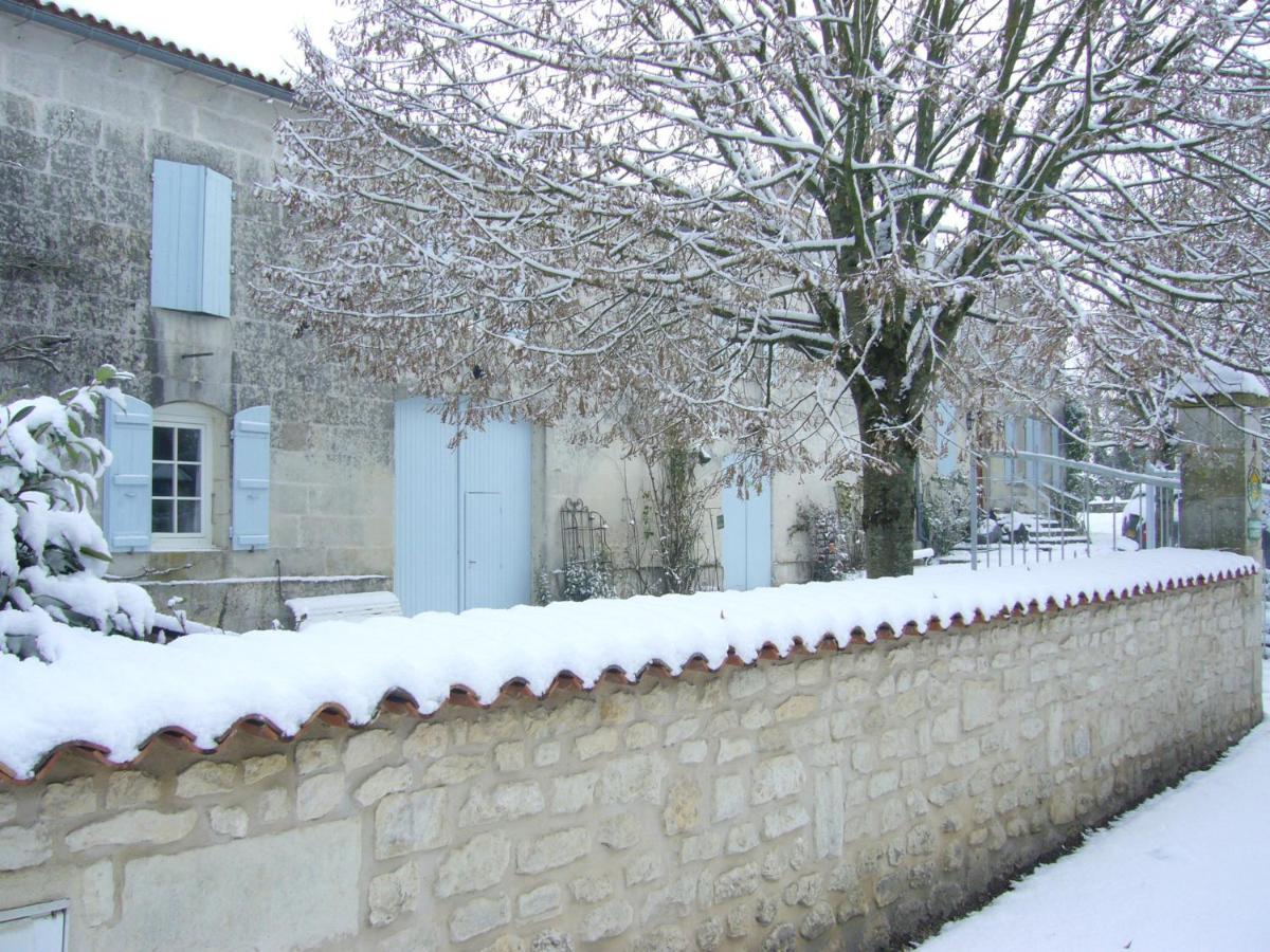 Chambres D'Hotes - Les Bujours Saint-Georges-des-Coteaux Exterior photo