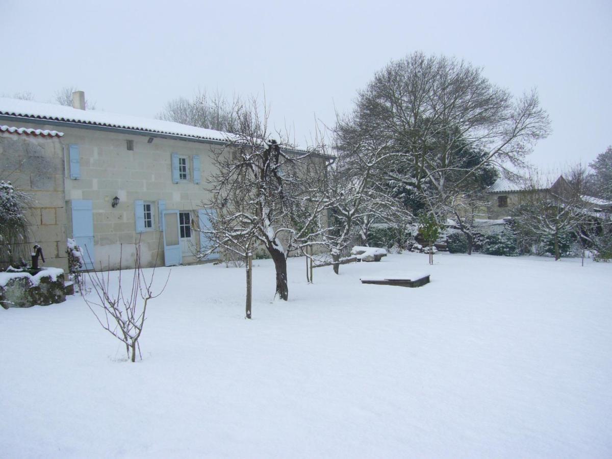 Chambres D'Hotes - Les Bujours Saint-Georges-des-Coteaux Exterior photo