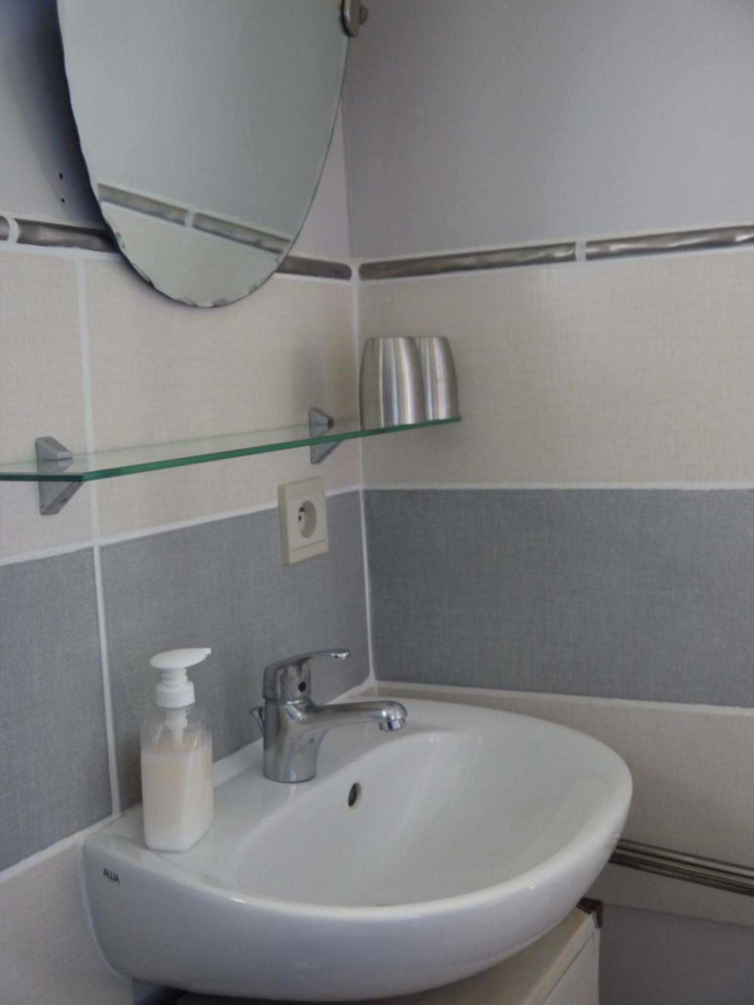 Chambres D'Hotes - Les Bujours Saint-Georges-des-Coteaux Room photo