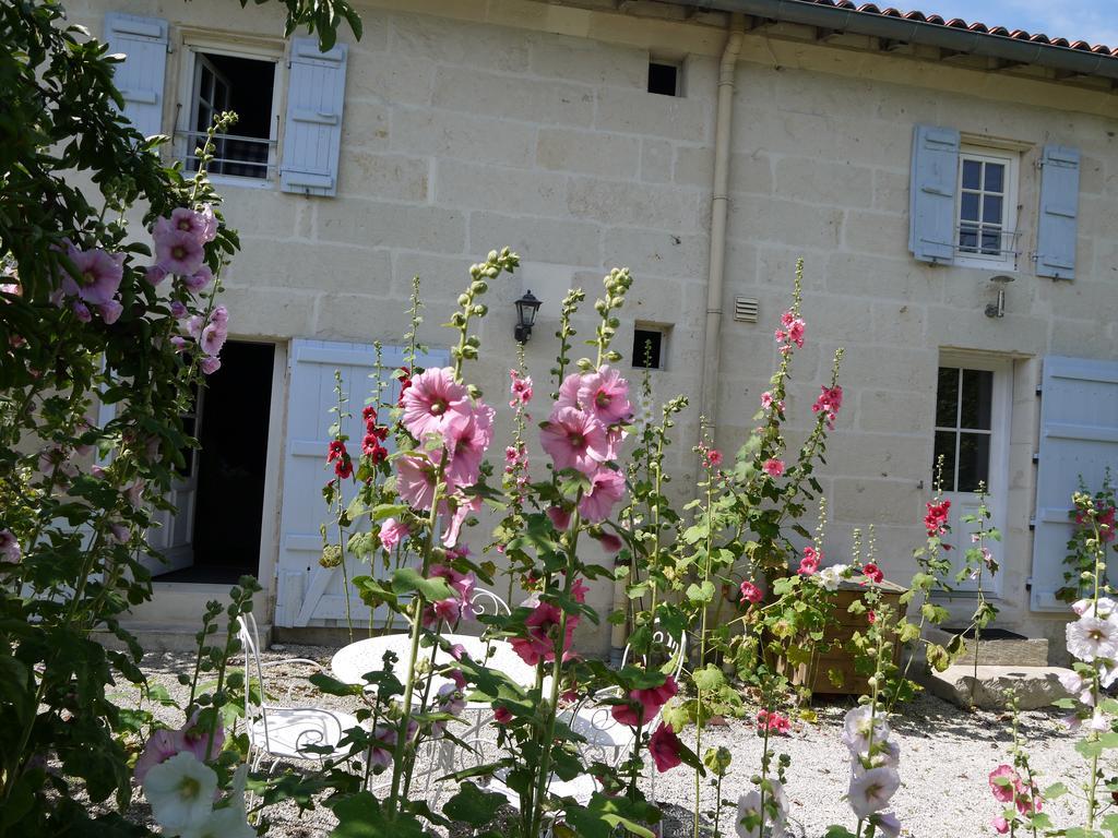 Chambres D'Hotes - Les Bujours Saint-Georges-des-Coteaux Exterior photo